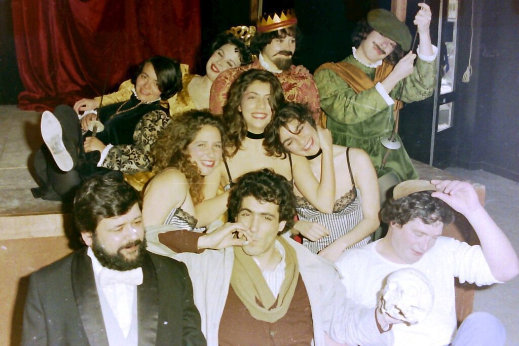 “Fatias de Cá”: há mais de 40 anos a fazer teatro Fatias 752625938 2581107196751545136 n Copia