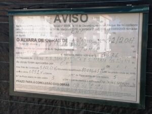 Prédio está a ser construído em cima do passeio IMG 20220926 165213