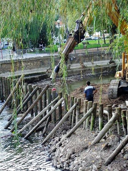 Construção do açude no rio: a tradição já não é o que era acude 5332 2803555518965088256 n