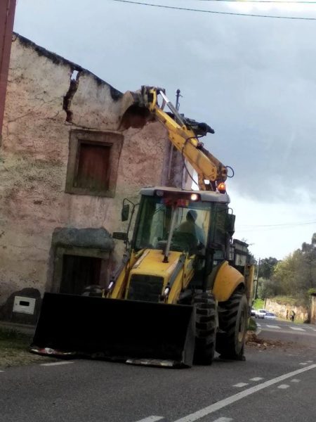 Desmoronamento parcial de habitação condiciona trânsito en110 pintado 589 6591887016735014912 n