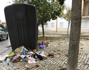 Lixo na rua há três dias lixo 3610027 7051883558939394048 n