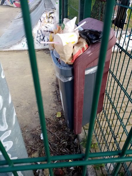Lixo atrás do pavilhão da Nabância já foi limpo nabancia 88010 2759248821023145984 n