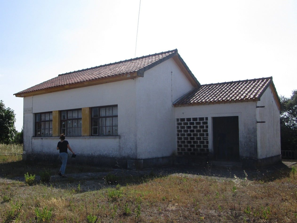 Câmara vende três antigas escolas primárias peralva escola