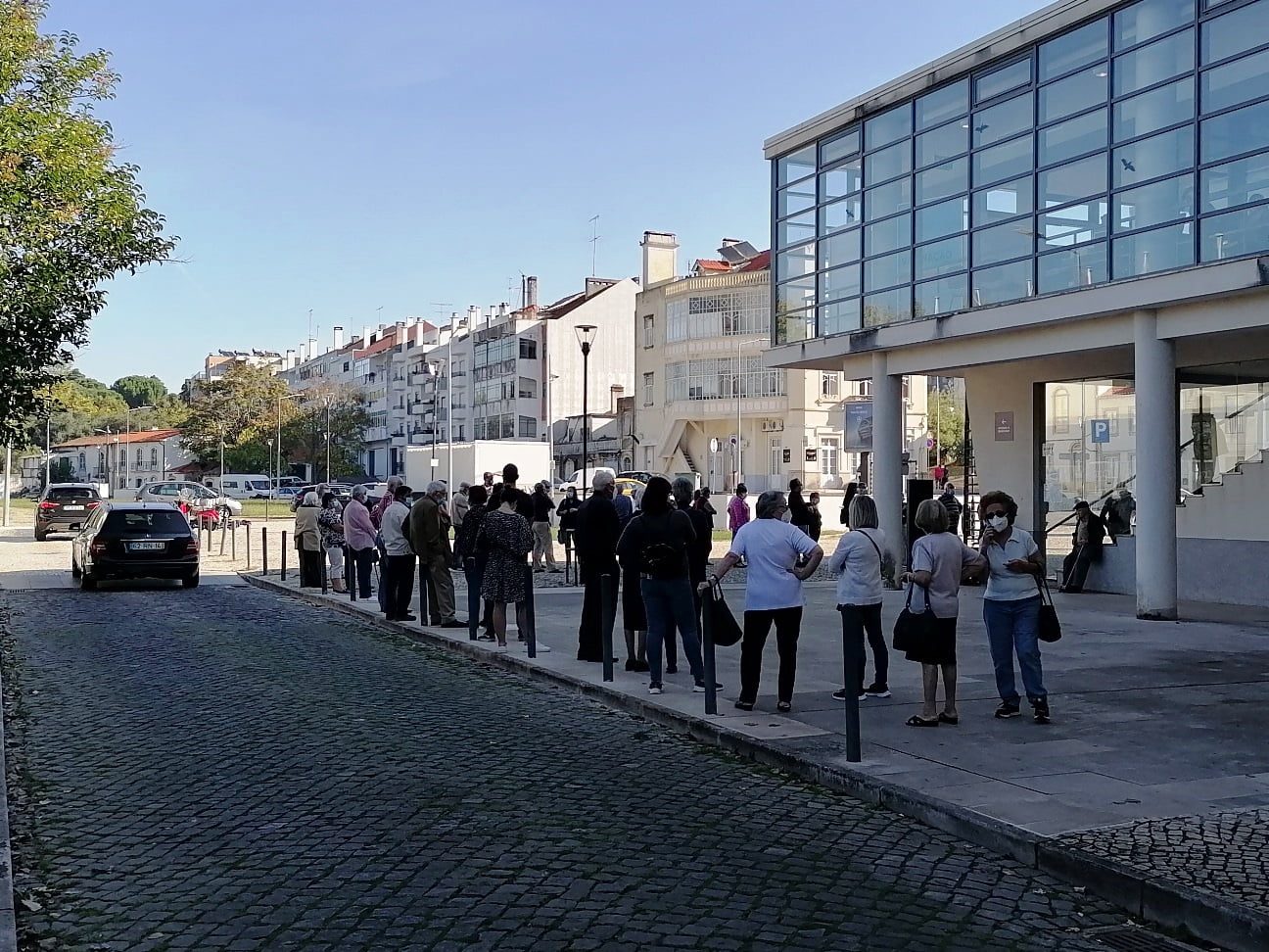 Filas continuam no novo centro de vacinação (c/ fotos) vacin IMG 20211019 103302
