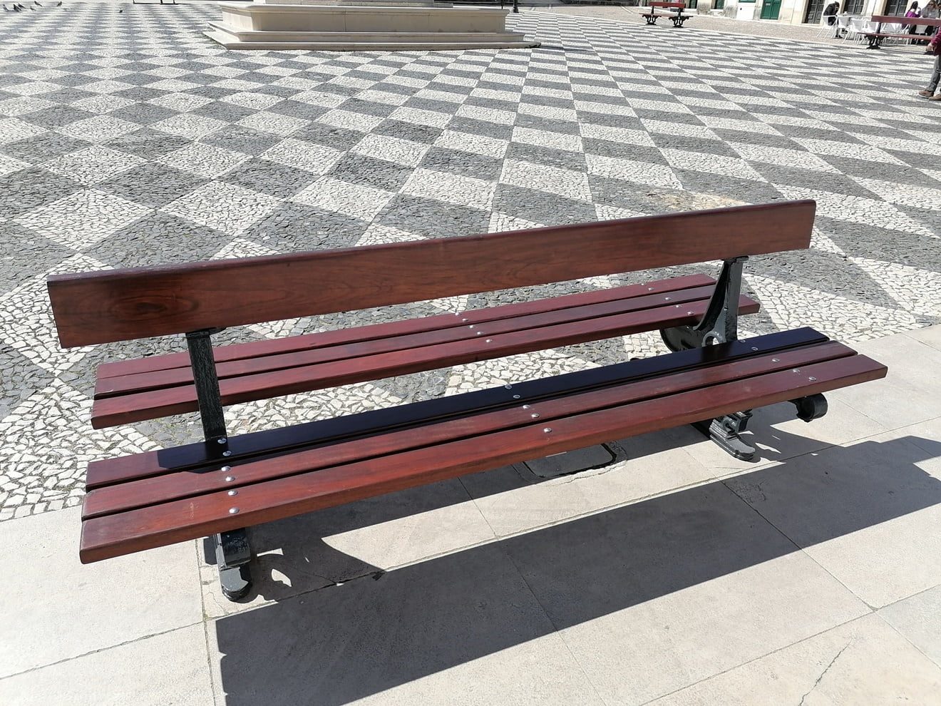 Praça da República volta a ter bancos banco IMG 20220401 144417