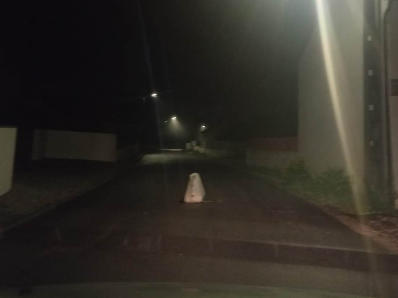 Mais situações de perigo com obstáculos sem sinalização no meio da estrada IMG 20221108 WA0001