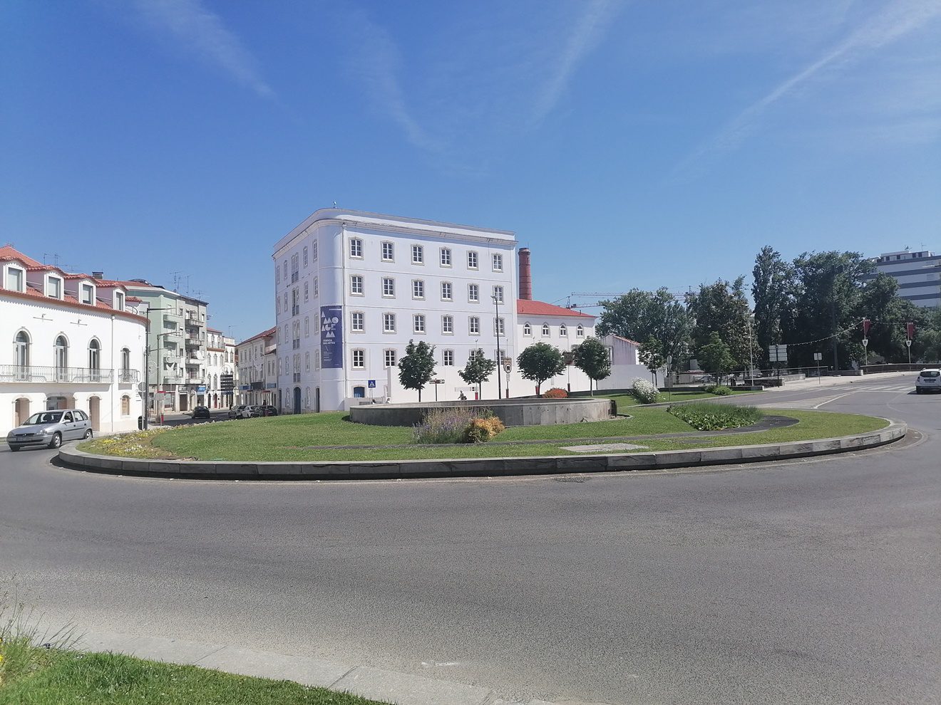 Câmara retira bonecas dos tabuleiros da rotunda Alves Redol Tomar rotunda IMG 20230615 105730