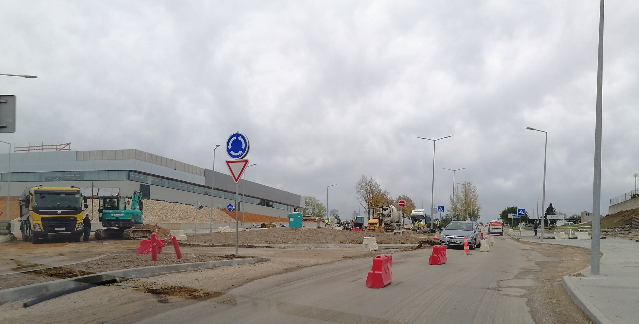 Obras em contrarrelógio no Aldi para abrir a 14 de dezembro rotunda aldi IMG 20231205 113128