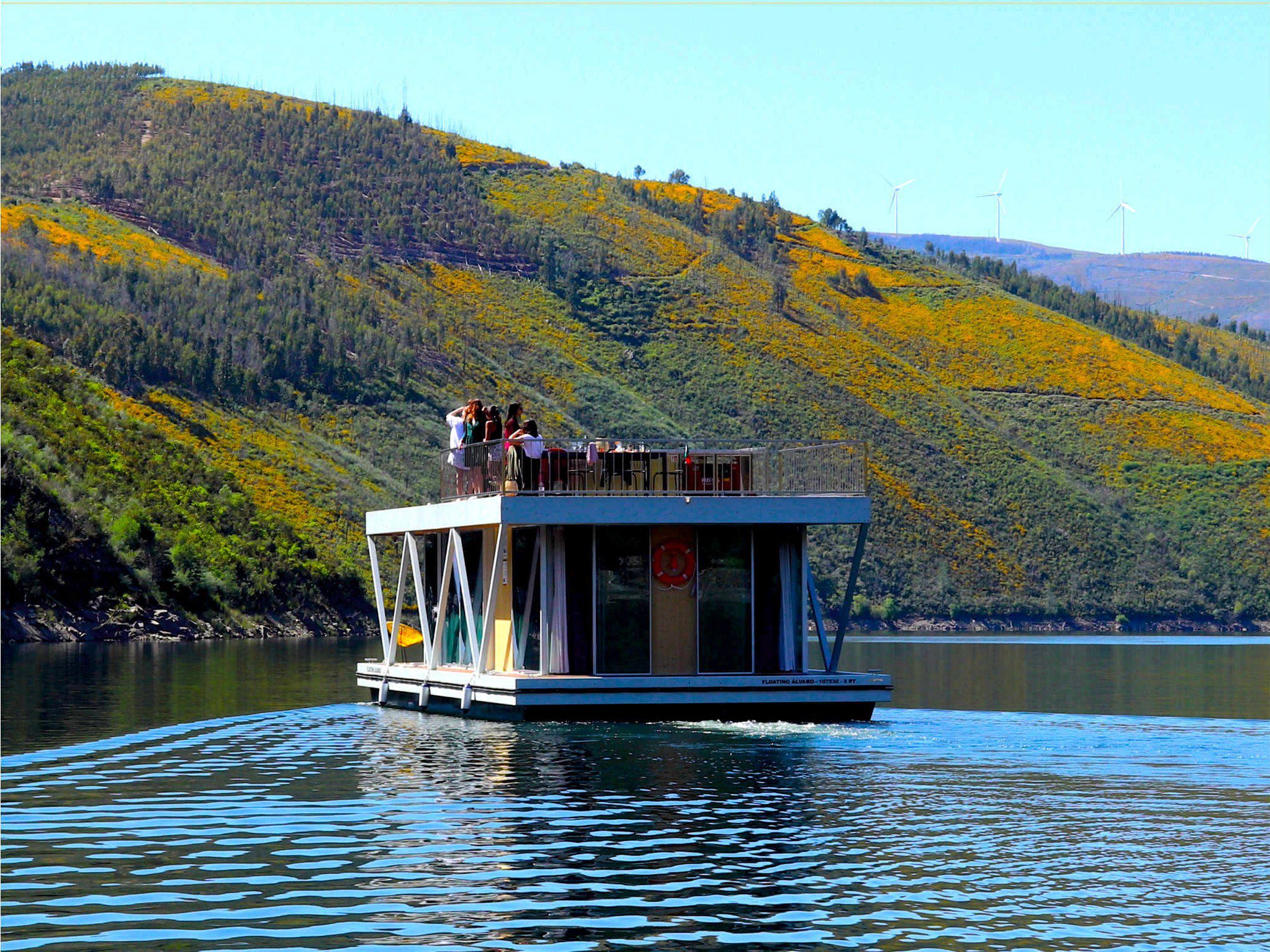 Carlos Areia e Rosa Bela de férias três dias numa casa flutuante no rio Zêzere floating 89640332 2244726073310820398 n