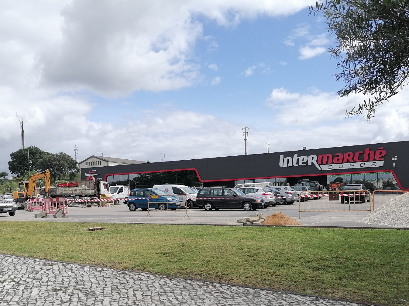 Intermarché instala painéis solares no parque de estacionamento intermarche IMG 20240514 110803