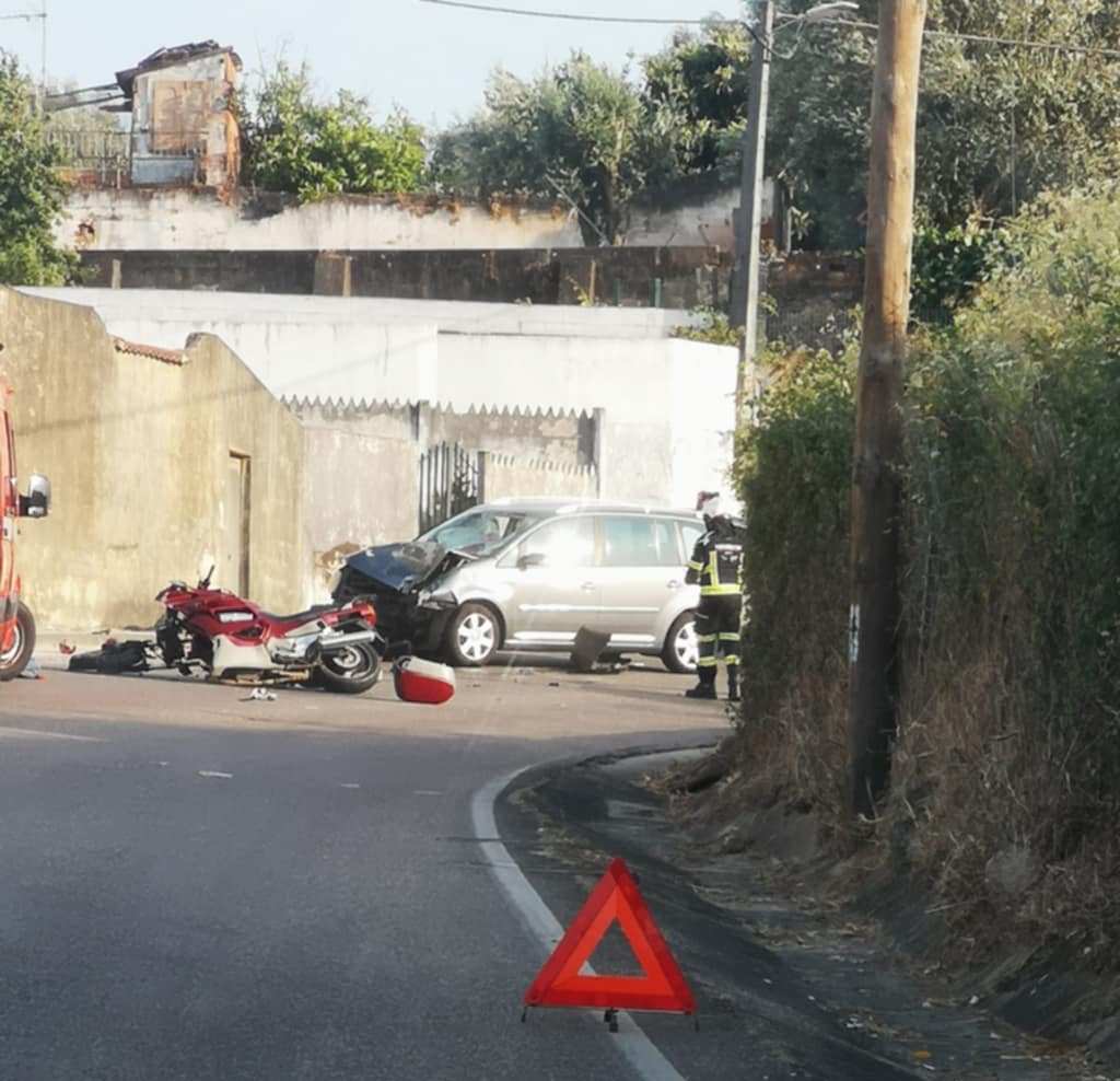 Motociclista ferido com gravidade em colisão com carro IMG 20250614 WA0005