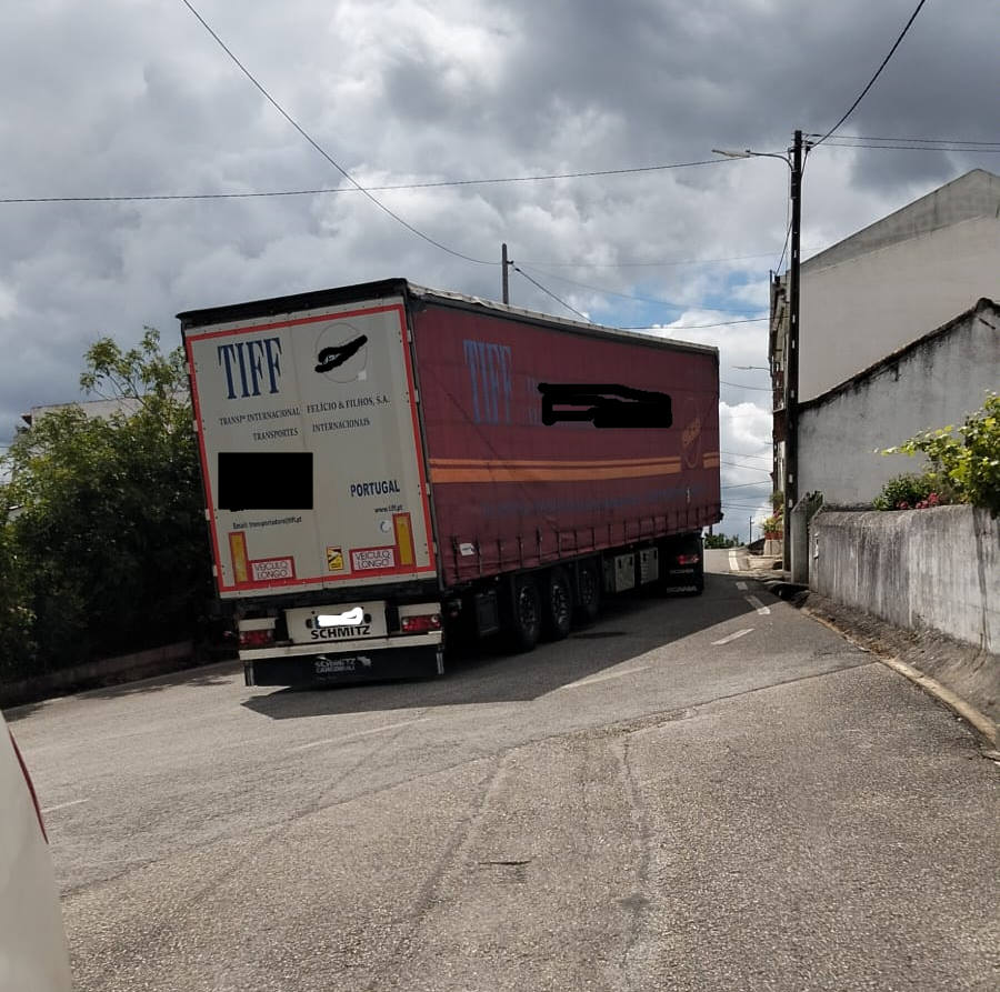 Moradores não querem camiões a atravessar a sua aldeia no concelho de Abrantes pesado camiao