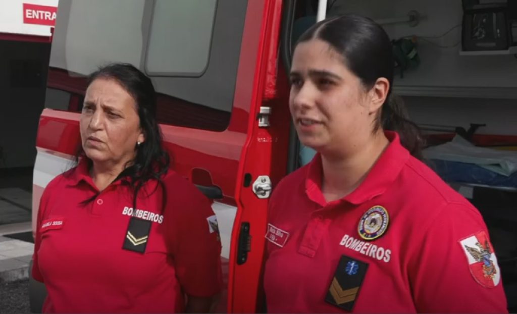 Bombeiros de Caxarias: bebé nasce na ambulância em plena A1 bomb