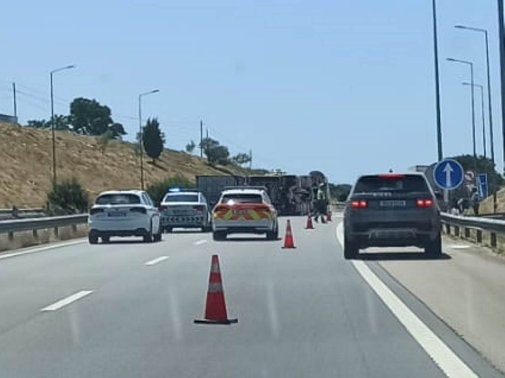 Camião tombou e cortou trânsito na A23 em Torres Novas a23 IMG 20260618 WA0017