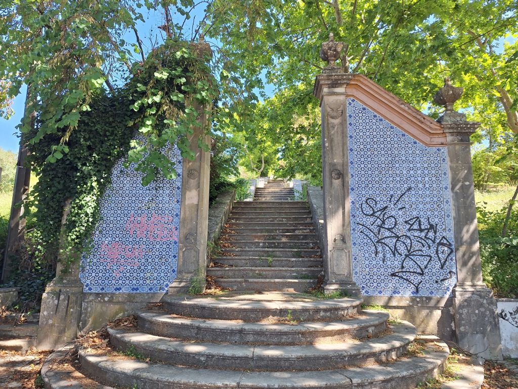 escadinhas piedade vandalismo 20260603 105555
