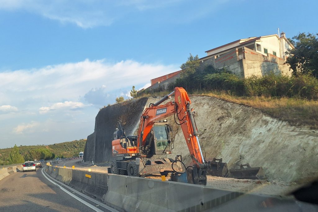 Já começaram as obras para regularização do trânsito no IC9 IC9 20260816 192028