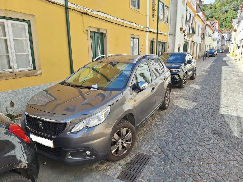 Moradores defendem lugares para estacionar estac 20260809 112558