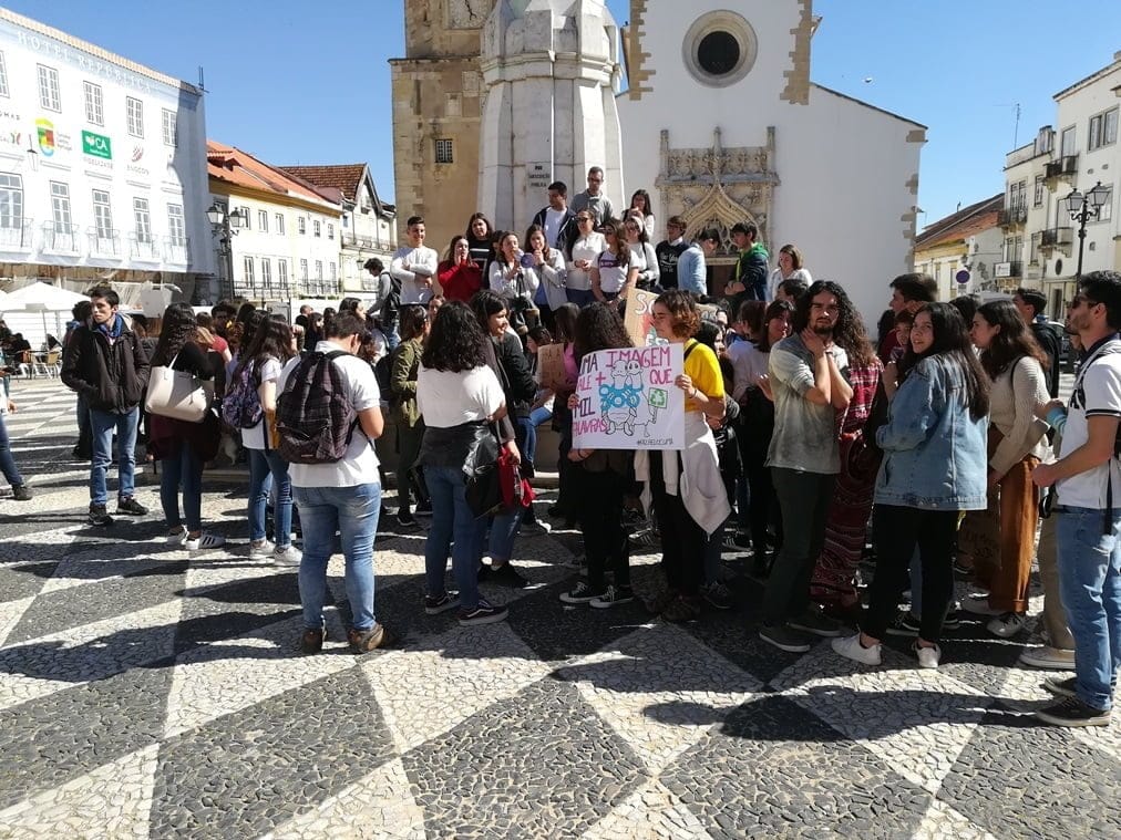 Dezenas de estudantes em defesa do clima (c/ fotos e vídeo) IMG 20190315 111658