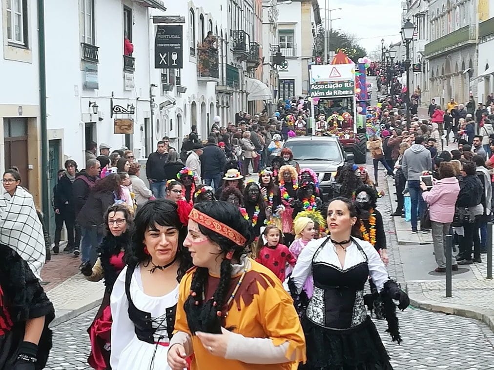 Chuva deu tréguas e desfile de carnaval animou ruas de Tomar (c/ fotos e vídeos) carnaval Tomar 2019 IMG 20190305 165643