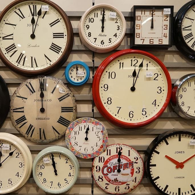 Atenção: a hora muda no domingo relogio