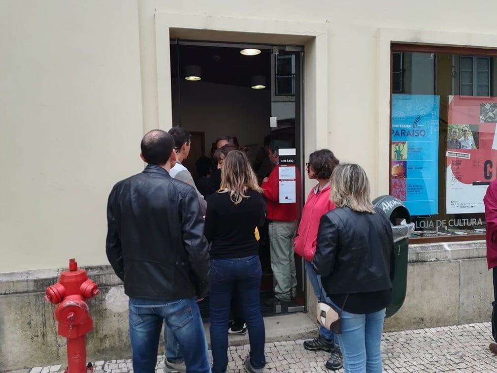 Bilheteira do cineteatro abriu com atraso e já não havia bilhetes IMG 20190413 162018
