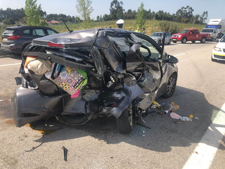 Colisão na A13 provoca quatro feridos (c/ fotos e vídeo) acidente a13 2615 3486904177471258624 n
