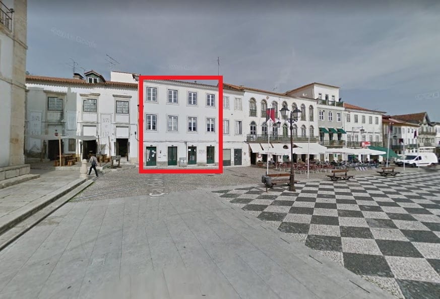 Emigrante compra prédio na praça da República por 400 mil euros praca da republica imobiliario Untitled