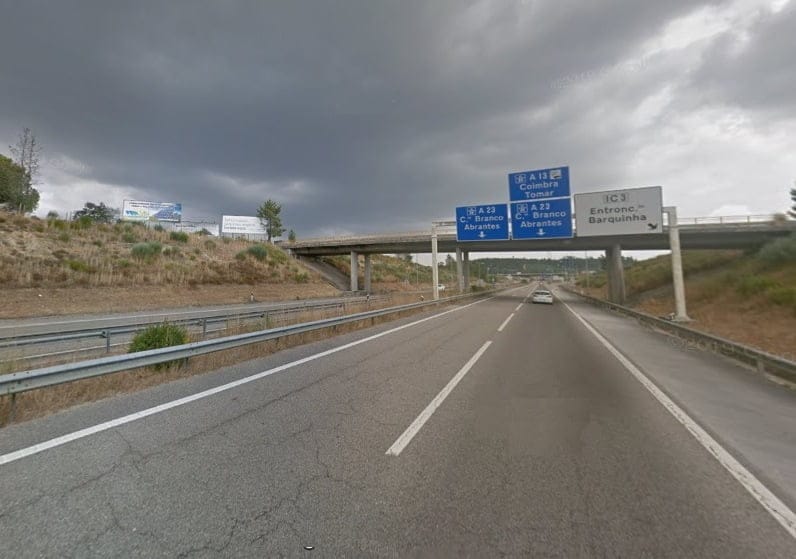 Camara paga cerca de 88 mil euros por seis outdoors A23 atalaia