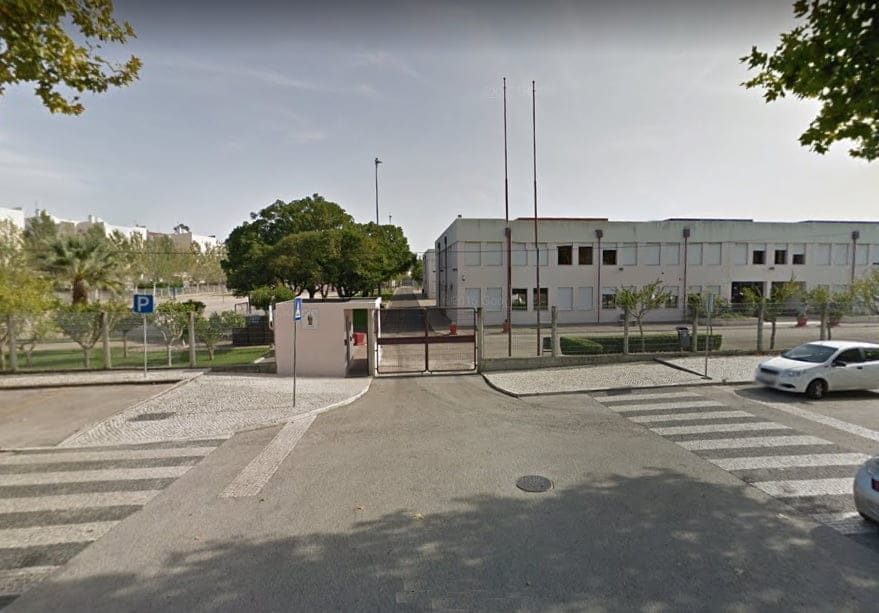 Revolta generalizada contra as mudanças que a câmara quer fazer nas escolas escola santa iria