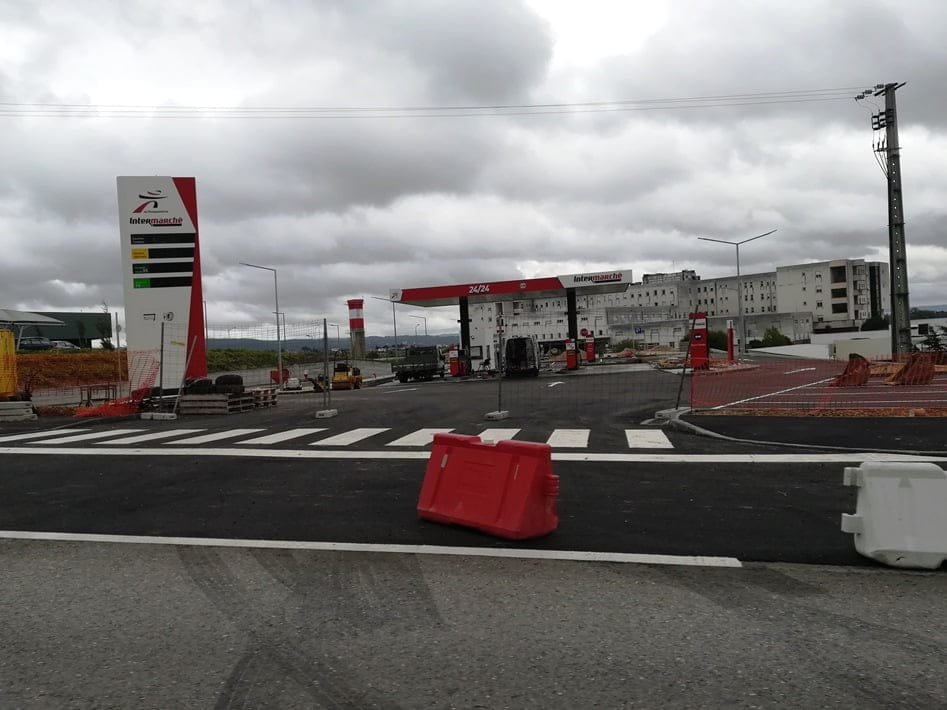 Dois postos de combustível em construção em simultâneo posto de combustivel Intermarche IMG 20190509 155831