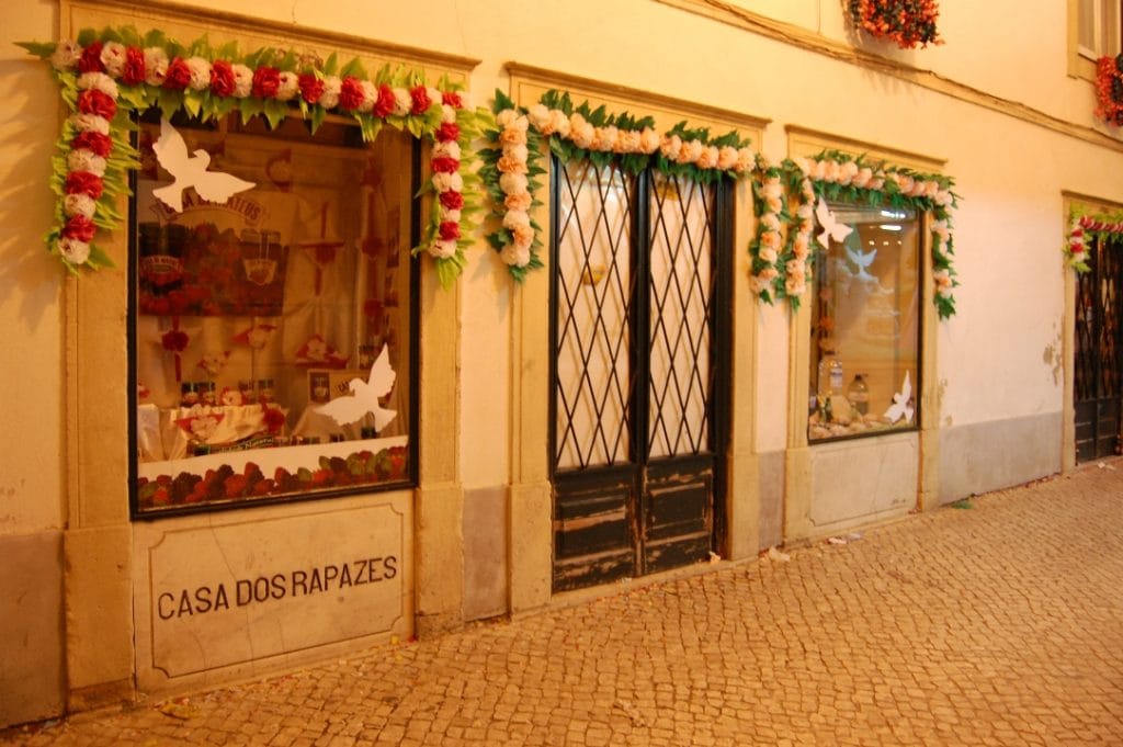 Fechou o minimercado Casa dos Rapazes Marcal Martins e Matias Casa dos Rapazes