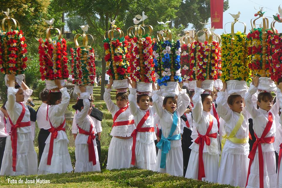 Festa dos Tabuleiros: hoje é o dia dos mais pequenos cortejo dos rapazes 2015 jose matias 126344203098007542 n