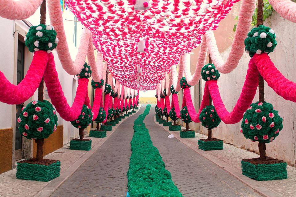 Tabuleiros 2023: preparativos para as ruas ornamentadas começam tabuleiros ruas ornamentadas 7 5743902915924328448 n