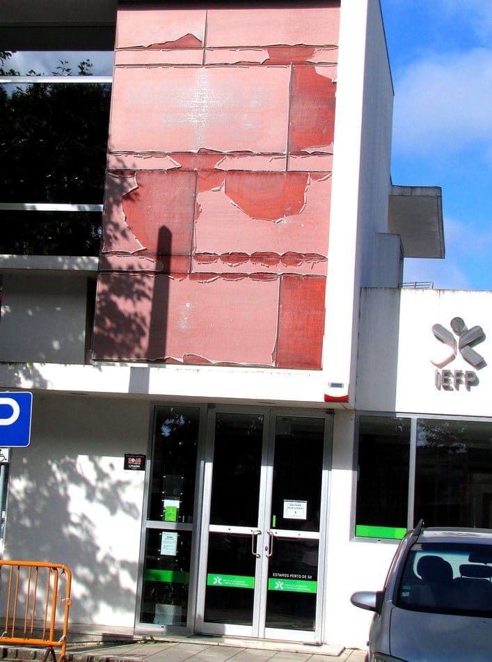 Nem a fachada convence centro emprego IMG 2827