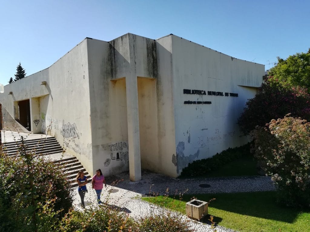 É esta a biblioteca que temos biblioteca IMG 20190805 100741
