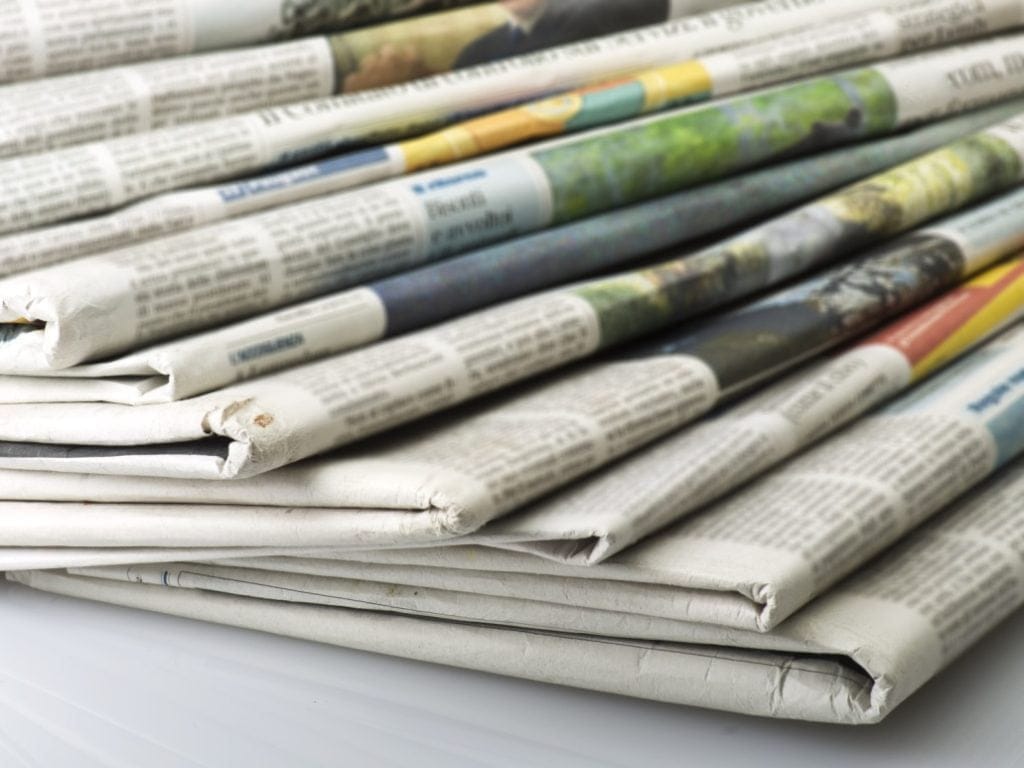 Capas dos jornais locais e regionais imprensa jornais