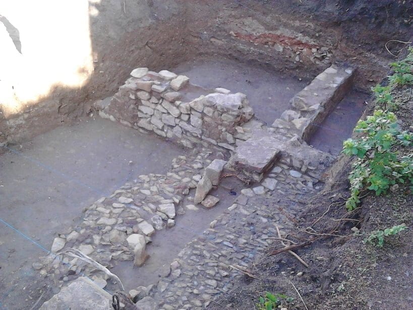 Prosseguem escavações arqueológicas nos terrenos ao lado da Sinagoga sinagoga IMG 20170307 090134 Copy