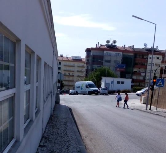 Perigo na rua de Coimbra por causa dos semáforos intermitentes acident 079 8738500985397182464 n