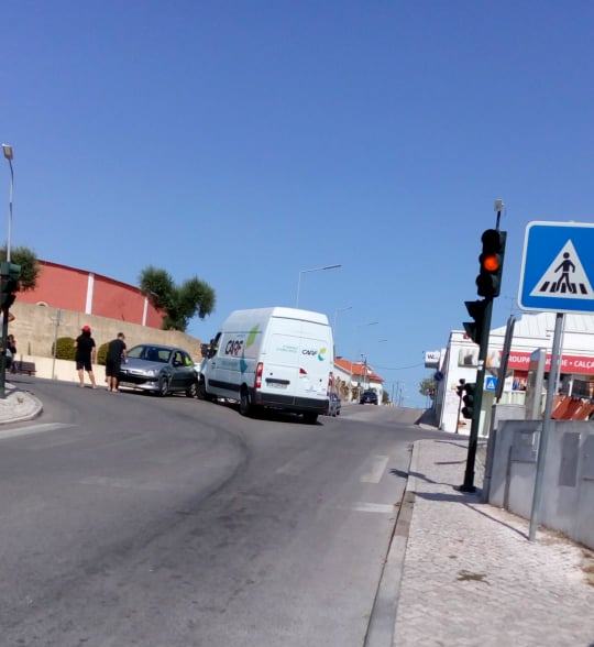 Perigo na rua de Coimbra por causa dos semáforos intermitentes acident 205 1210005691599683584 n