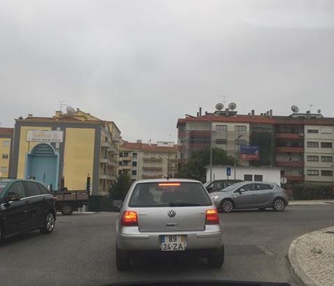 Continua o caos no trânsito na rua de Coimbra transit 71 2397026577952014336 n
