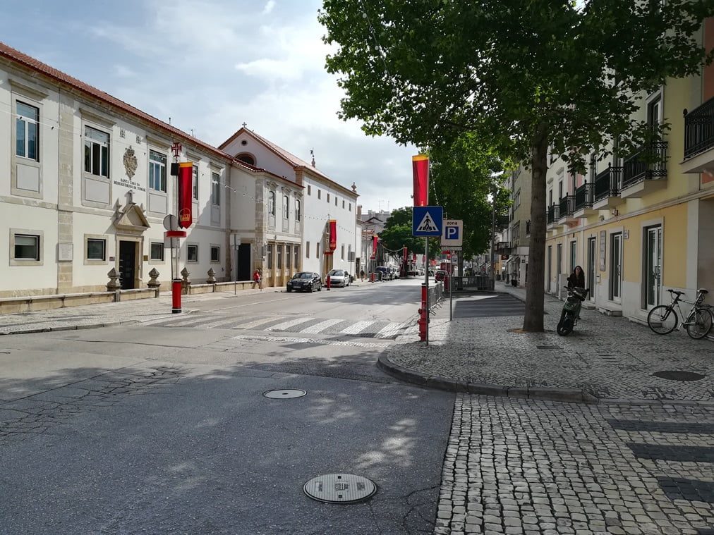 Árvores das avenidas Cândido Madureira e Norton de Matos vão ser podadas av. candido madureira bancadas IMG 20190703 094054
