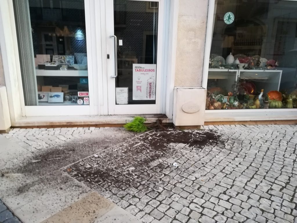 Vandalismo na Corredoura vandalismo IMG 20191006 073017