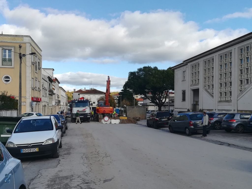 Trânsito e estacionamento cada vez mais complicados na Várzea Grande obras IMG 20191113 144649