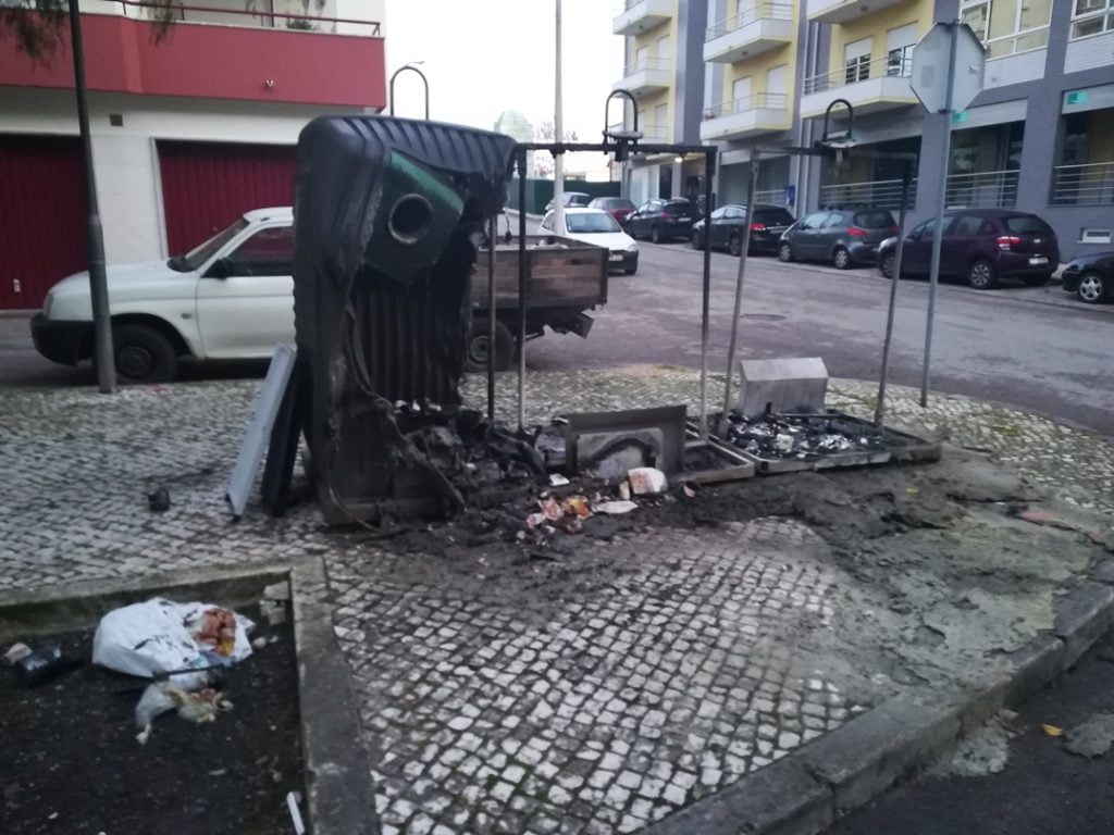 Homem que incendiou ecopontos e carros fica preso IMG 20191217 074351