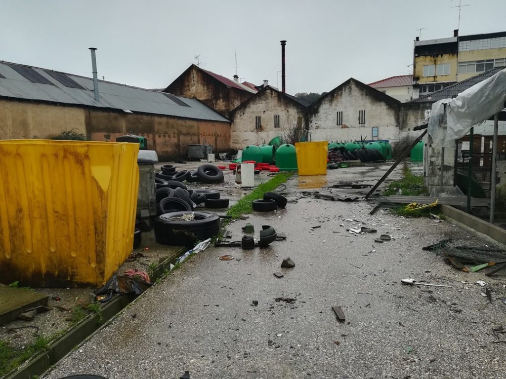 Estaleiro, armazém ou lixeira? (c/ fotos) IMG 20191220 115314