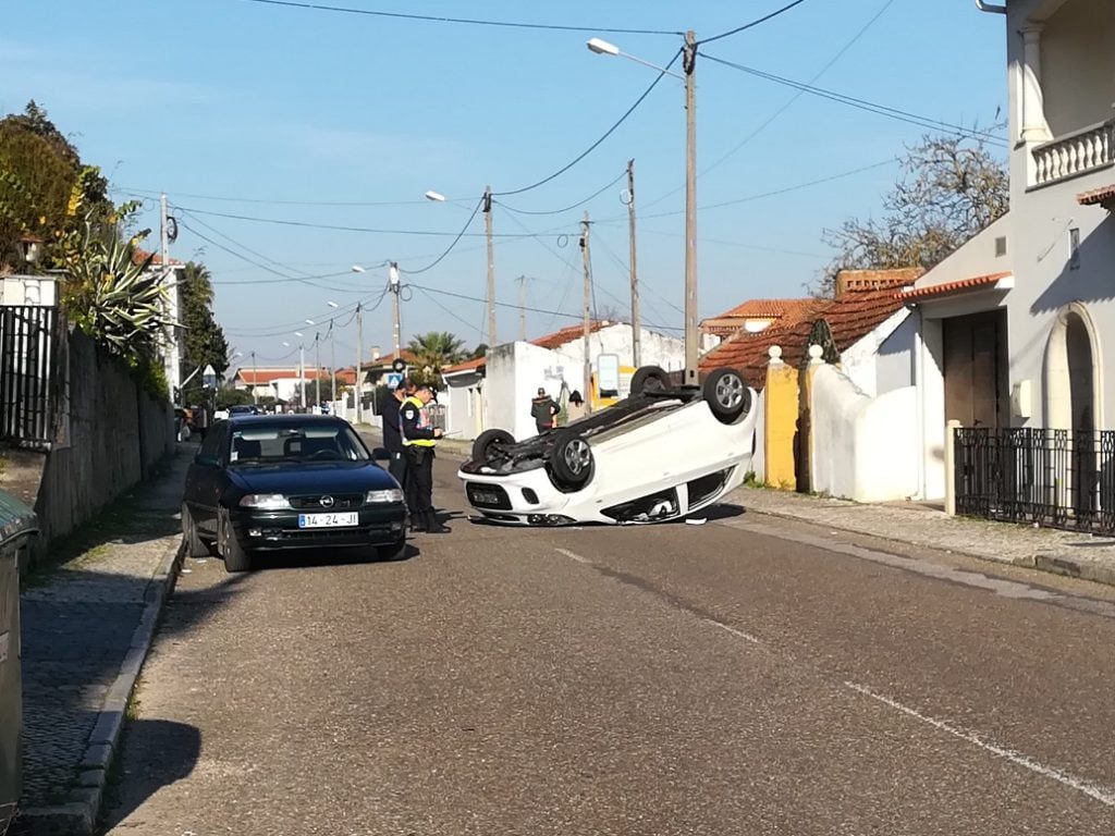 Acidente aparatoso na estrada do Prado provoca um ferido (c/ vídeo) acidente IMG 20191231 144509