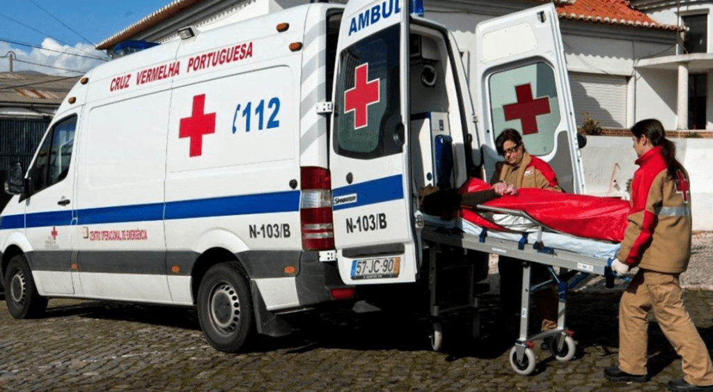 Centro Hospitalar contrata Cruz Vermelha para transporte de doentes ambulancia cruz vermelha news 18