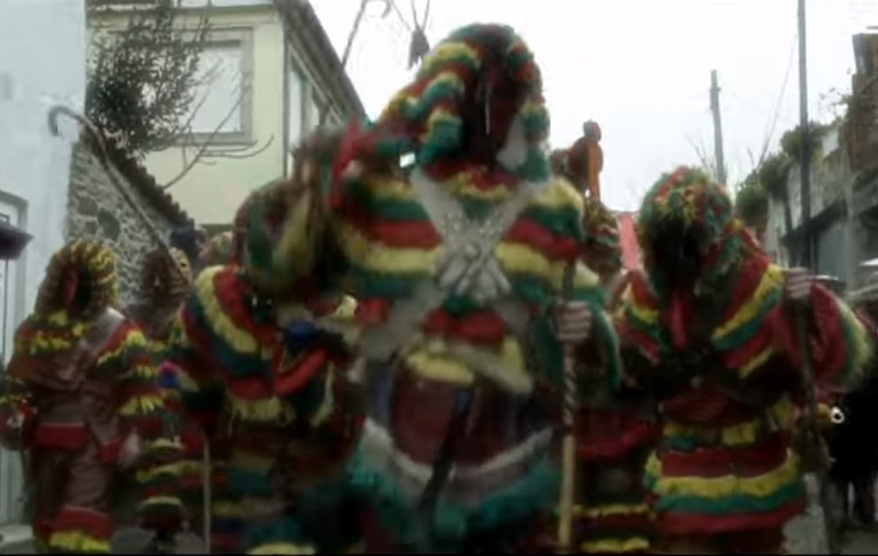 Aí está o videoclip dos Quinta do Bill sobre os caretos caretos quinta