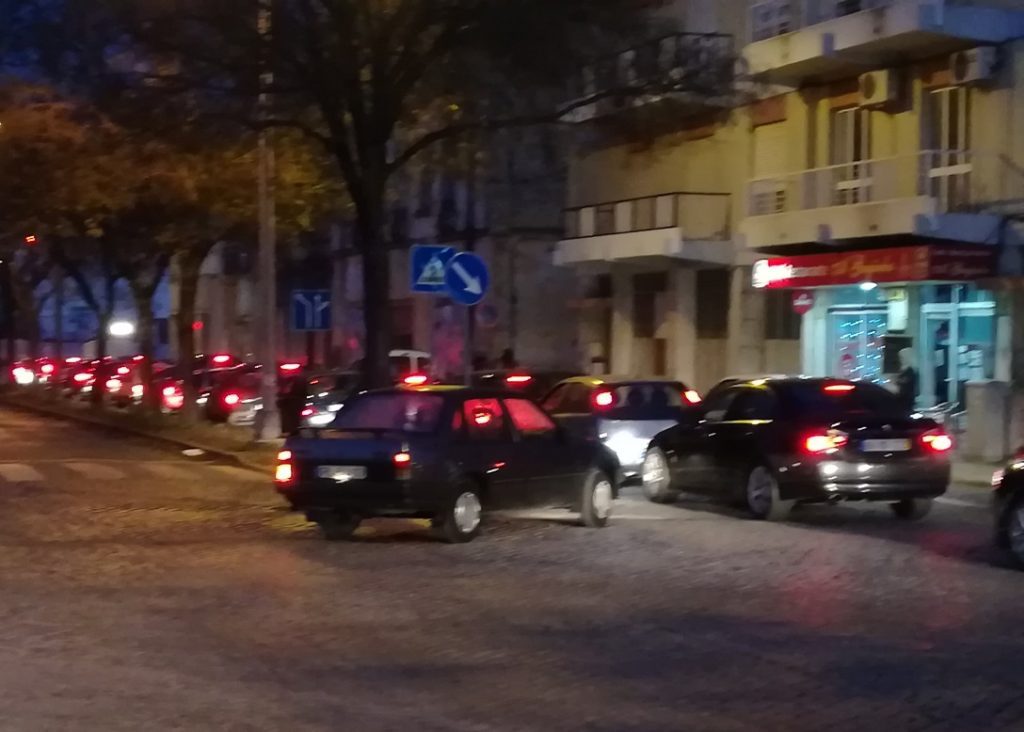Trânsito caótico no cruzamento da Aral (c/ vídeo) IMG 20200106 174831