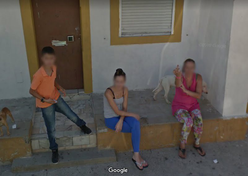 Mulher faz “pirete” para câmara do Google Street View google entronc 2